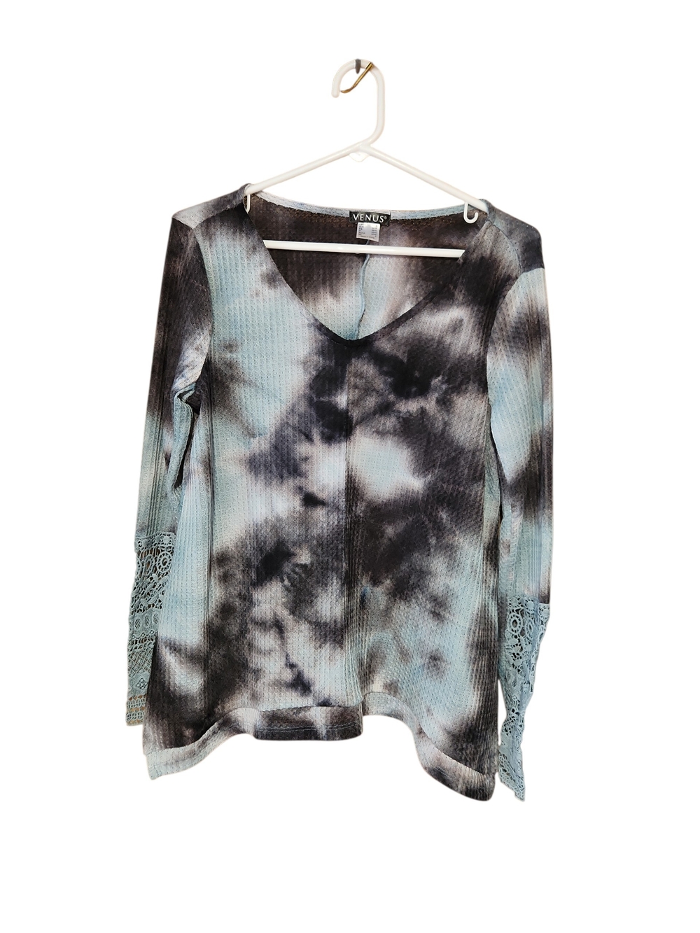VENUS Blue and Black Tie-Dye V-Neck Long Sleeve Top with Lace Sleeves